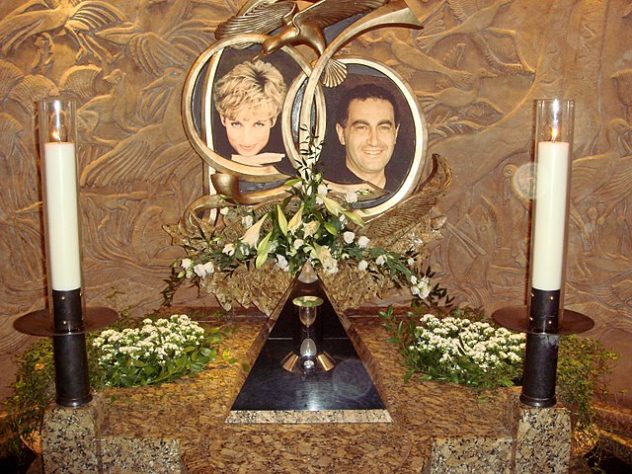 Diana e Dodi homenagem