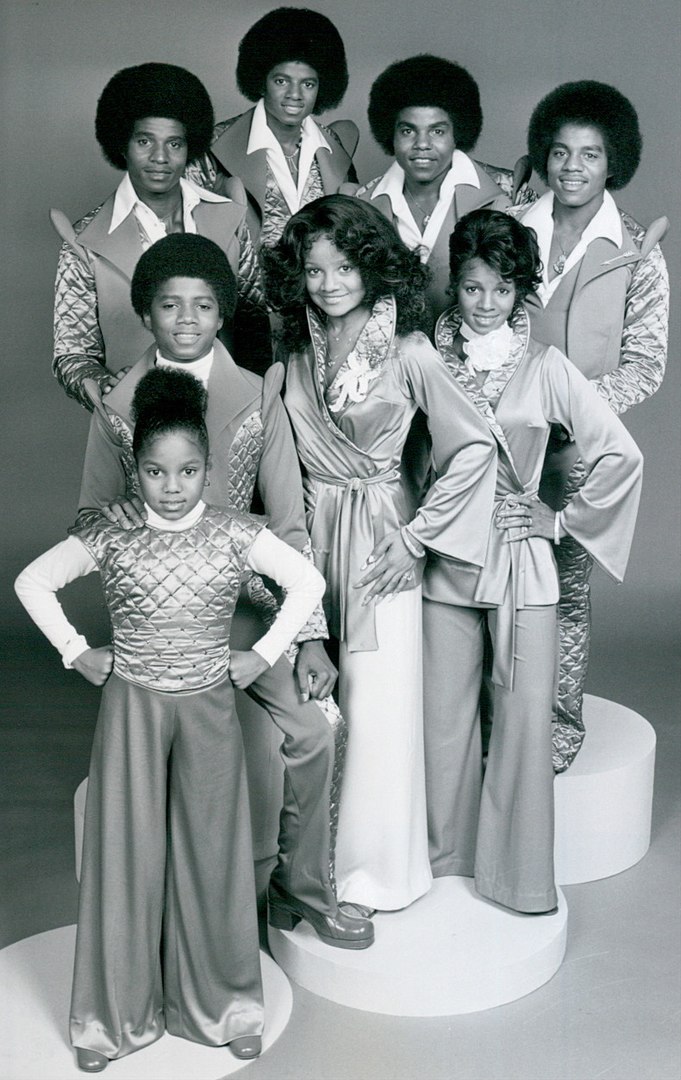  Além destes, ele tinha outros quatro irmãos. Ao todo, eram nove filhos do casal Joe e Kathrine. - tv cbs WIKIMEDIA COMMONS 