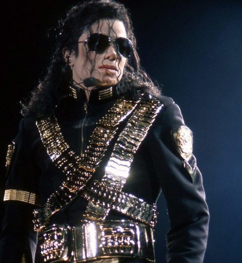 MICHAEL JACKSON (1958-2009) - POP - Cantor, compositor, dançarino, chamado de Rei do Pop. Ícone cultural , autor do álbum mais vendido de todos os tempos: 