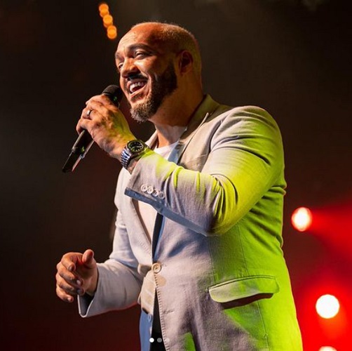 Ao longo de mais de 30 anos de carreira, lançou diversos álbuns de sucesso, como “Valeu Esperar” e “Tudo Novo”, e ultrapassou a marca de sete milhões de discos vendidos. Dessa forma, se tornou referência no samba e no pagode, com letras voltadas ao amor, à perda e à superação.
