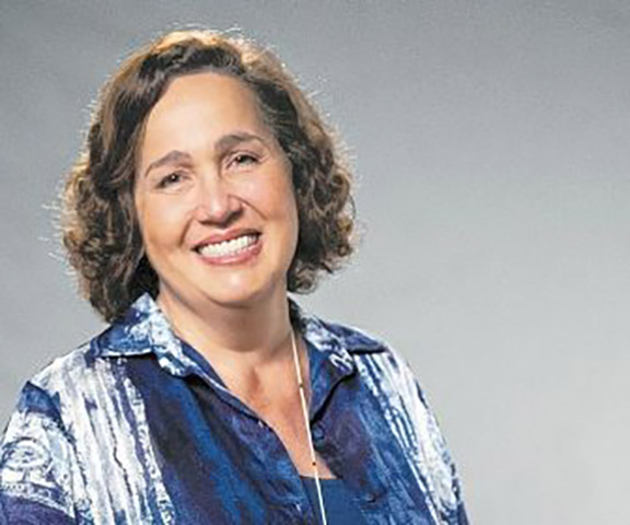O tumor foi descoberto em 1986 quando ela procurou o médico com tosses persistentes. Com o tratamento, a atriz conseguiu se curar do câncer, mas médicos acreditam que a radioterapia causou fragilidade nos tecidos do coração. Ela botou cinco pontes de safena e marca-passo.  . - Divulgação TV Globo