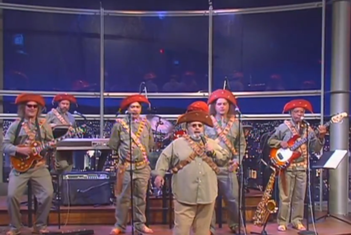 No programa, músicos acompanhavam o apresentador não só tocando, mas interagindo em momentos de humor. O saxofonista Derico  disse que ele foi "um pai".