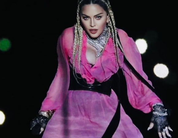 Madonna, Elvis, Beyoncé e mais: relembre os cantores dançarinos