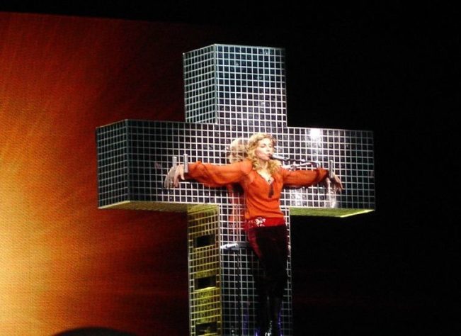 Madonna no crucifixo