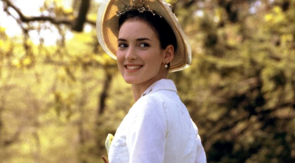 Winona Ryder – Nascida em Winona em 29/10/1971, tem ascendência judaica por parte do pai, ligada a imigrantes romenos que chegaram aos EUA no século XX. Suas linhagens preservam a cultura judaica europeia.