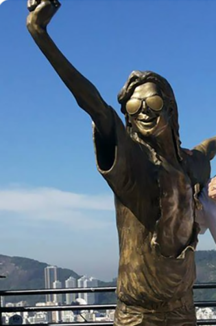 Estátua do Michael Jackson no Morro Dona Marta
