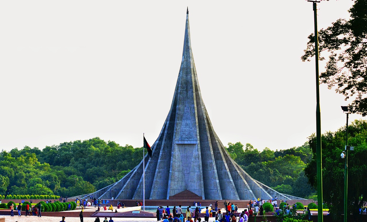 Até 1970, o Paquistão era dividido entre oriental e ocidental. A independência da parte oriental foi em 1971, transformando-se em Bangladesh. 