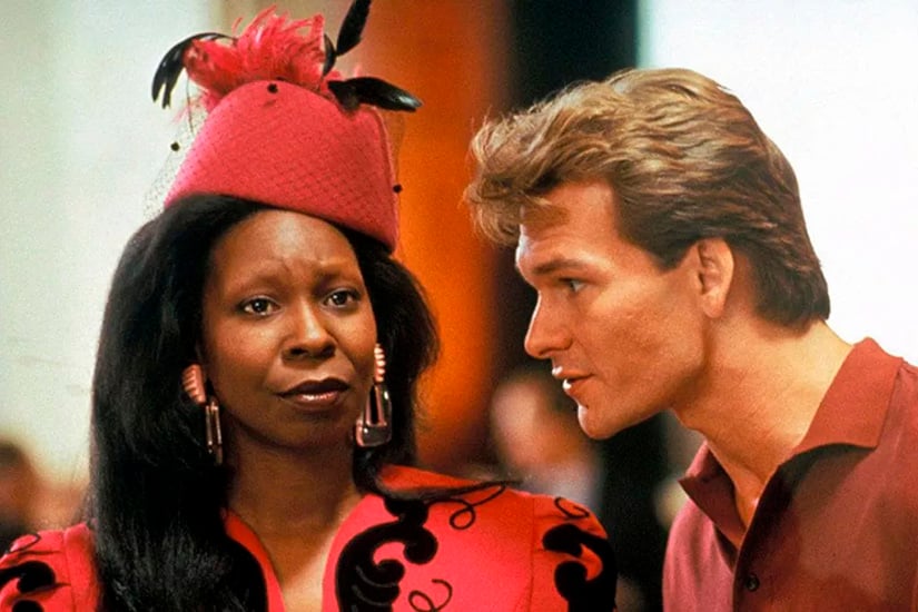 Whoopi Goldberg - O Sexto Sentido (1999) - Encarna Oda Mae Brown, uma médium excêntrica que ajuda o espírito de um homem assassinado a se comunicar com sua namorada. A atuação de Whoopi foi icônica e lhe rendeu o Oscar de Melhor Atriz Coadjuvante.
