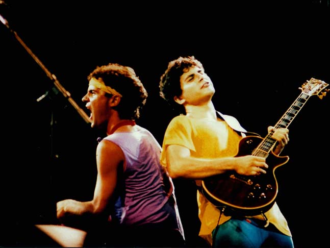 A banda foi convidada a compor e gravar o tema do filme Bete Balanço, enquanto a canção impulsionou as vendas do terceiro disco do Barão, Maior Abandonado. Ele foi lançado em outubro de 1984, que conquistou disco de ouro.-https://www.cazuza.com.br/