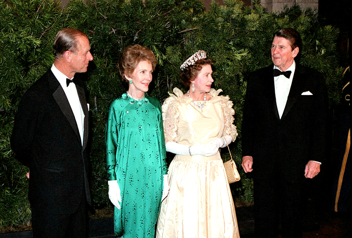 O apelido de infância de Elizabeth era Lilibeth, pois quando menor ela não conseguia pronunciar corretamente seu nome. Ela foi batizada como Elizabeth Alexandra Mary Windsor.