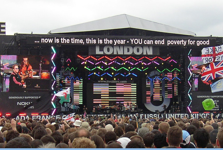 <p>Mega-evento beneficente Live 8 – A série de shows entre 2 e 6 de julho de 2005 nos países do G8 e na África do Sul teve uma audiência de 2 bilhões de pessoas. </p>
