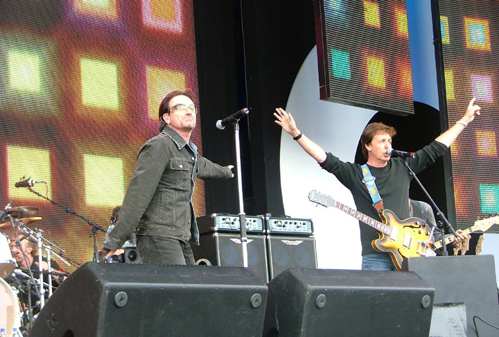 <p>Mais de 1.000 músicos tocaram no evento. Entre eles, Bono Vox e Paul McCartney (foto). Os shows foram transmitidos em 182 redes de televisão e 2.000 estações de rádio.</p>
