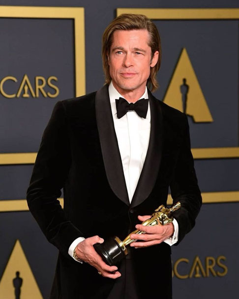Brad Pitt é ator e produtor de filmes. Entre suas principais premiações estão um Oscar e um Emmy como produtor, além de dois Globos de Ouro como ator. É, hoje, um dos artistas mais bem pagos de Hollywood. -www.instagram.com/bradpittofflcial
