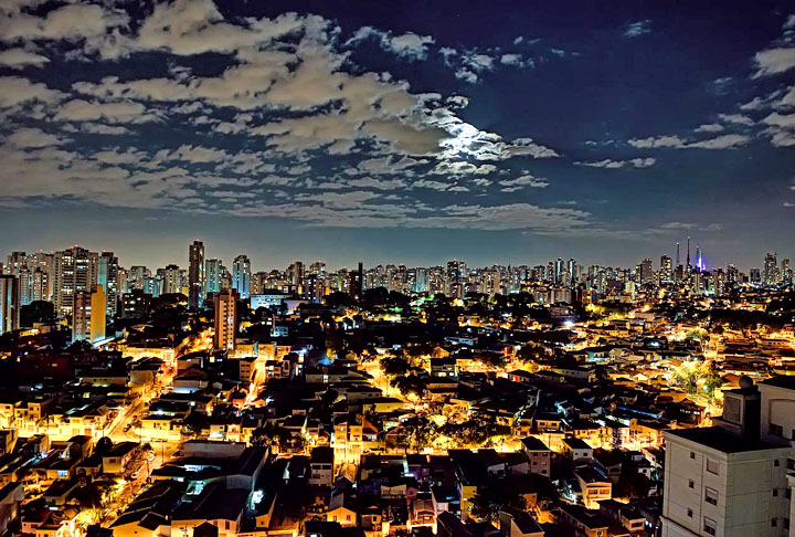 São Paulo: 12,9 anos. População do estado:  45 milhões de habitantes-Imagem Free de henriquea2011 por Pixabay