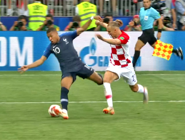 <p>A França venceu por 4 a 2, com gols de Mandzukic (contra), Pogba, Griezmann e Mbappé. Foi o segundo título de Copa para a França (o outro foi em 1998). </p>
