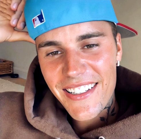 Justin Bieber — cantor, compositor e produtor canadense, nascido em 1º de março de 1994, em London (Ontário) e criado em Stratford. Revelado no YouTube, tornou-se um fenômeno global do pop e R&B, com sucessos como “Baby”, “Sorry” e “Peaches”. Vencedor de 2 Grammys e dezenas de prêmios internacionais, é um dos artistas mais populares do mundo.
