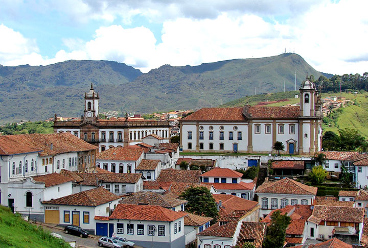 Minas Gerais: 14 anos. População do estado:  20,8 milhões de habitantes-Luiz De Aquino - Wikimédia Commons