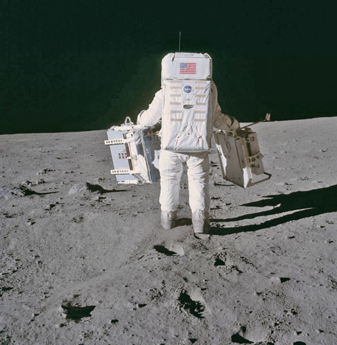 <p>O número de 650 milhões de espectadores é espantoso levando em conta que a televisão era incipiente) e que o planeta tinha na época 3,6 bilhões de habitantes. Com o avanço tecnológico e o aumento da população mundial a audiência de grandes acontecimentos já alcança a casa dos bilhões. Veja exemplos marcantes. </p>
