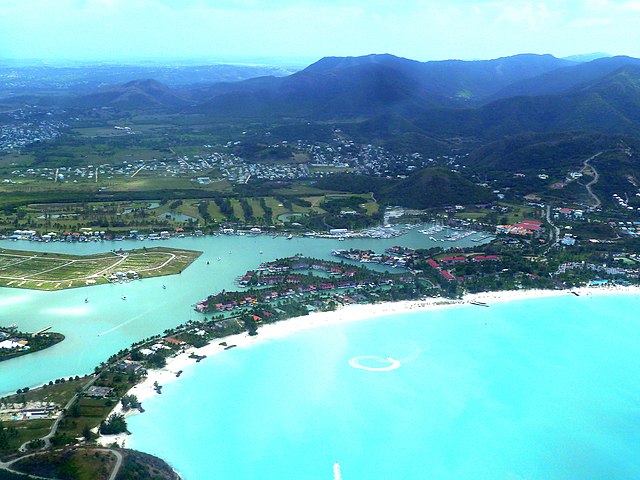 Antígua e Barbuda tem 98 mil habitantes numa área de 441 km².  Capital: Saint John
