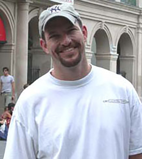 Mark Bingham - O empresário e jogador de rugby só pegou o voo porque perdeu um outro avião. Ia para um casamento. Falou pelo celular com a mãe, que lhe avisou do atentado em Nova York. Nascido em 22/5/70, tinha 31 anos.