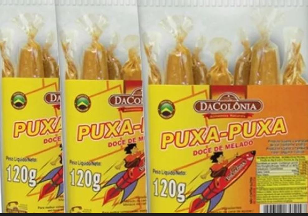 Puxa-puxa - Caramelo feito de melado, açúcar cristal, açúcar invertido e glicose. Ele estica quando é mordido e puxado, divertindo as crianças.  - divulgação Mercado Livre
