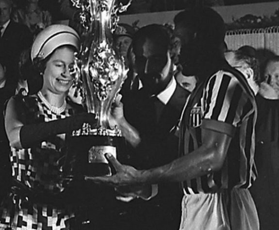 Rainha Elizabeth II e Pelé