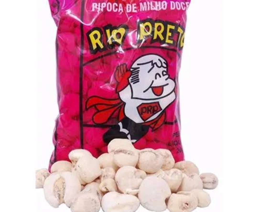 Pipoca doce  - Os populares sacos de pipoca açucarada são baratos e têm o efeito do Bis. A garotada sempre quer comer mais.  - Divulgação 