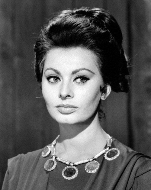 Fernanda chegou a ser comparada a Sophia Loren (foto) quando esta era jovem. - domínio público