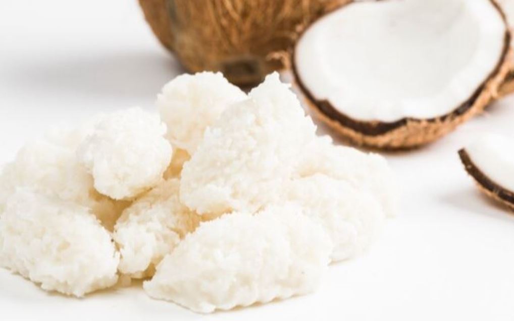 Cocada - Doce feito à base de coco, tradicional em várias regiões do mundo, especialmente na América Latina e em Angola. Para dar sabores variados à cocada, podem ser acrescentadas polpas de frutas.  - Beto Chagas wikimedia commons