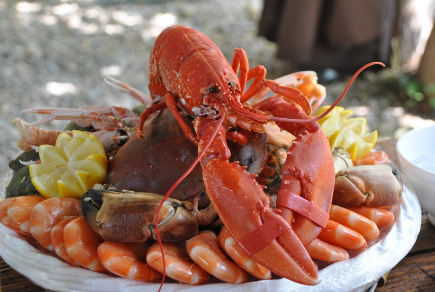 Os membros da Família Real não podem comer frutos do mar fora de casa. Há uma grande preocupação da realeza com a qualidade desse tipo de alimento, capaz de provocar reações alérgicas.
