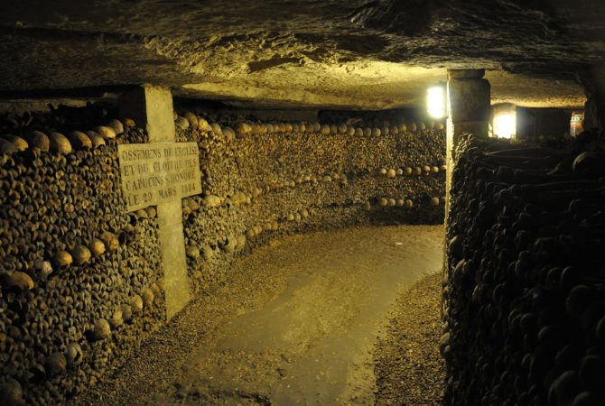 Capelas e catacumbas oferecem turismo macabro na Europa