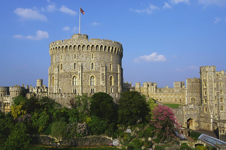 Castelo de Windsor - Windsor, Inglaterra - Residência da Realeza Britânica. Construído no século 11, após a conquista normanda da Inglaterra por Guilherme I. Usado pelos monarcas desde o reinado de Henrique I (1100), é o castelo da Europa há mais tempo habitado.