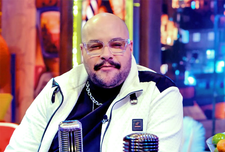 “A primeira identificação quando criança era com o perfil, por ser um menino gordo e ter esse estereótipo. Podia enxergar o protagonismo nesse lugar de um cara que é legal, mas que não está dentro dos padrões estabelecidos de herói ou príncipe. Ele fala das camadas e eu também as tenho. Durante muito tempo me definiam como o ‘neto do Silvio Santos’ ou o ‘cover do Tim Maia’ e o Shrek tem esse lugar do julgamento antes das pessoas o conhecerem. Poder vestir essa carapaça para falar um pouco mais s