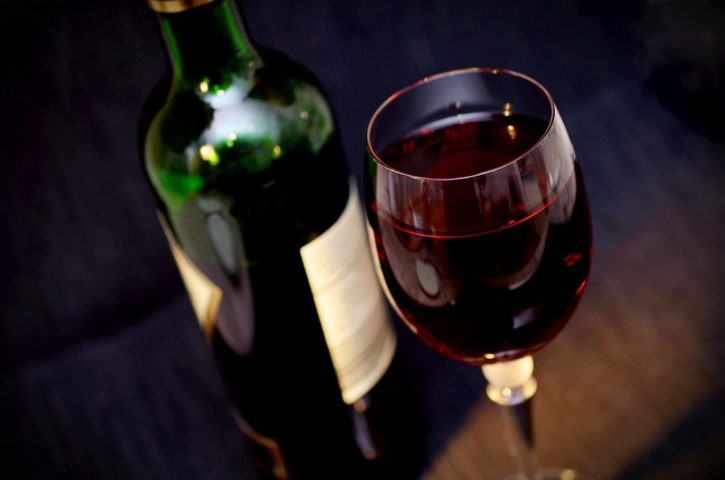 Alem de Sam Neil, diversos famosos mantêm negócios na área de vinhos. O Flipar mostra alguns que tocam esse tipo de empreendimento.