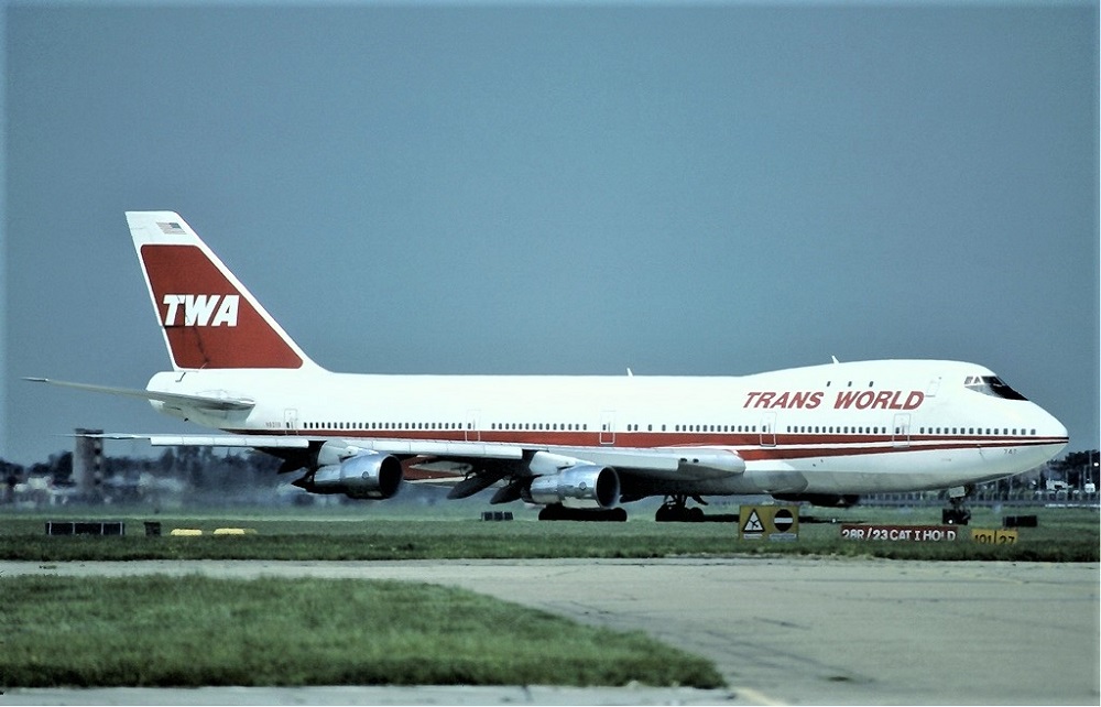Howard também foi dono da TWA, uma das maiores companhias aéreas da história dos Estados Unidos. Por causa de dificuldades financeiras, ela foi adquirida pela American Airlines em 2001.