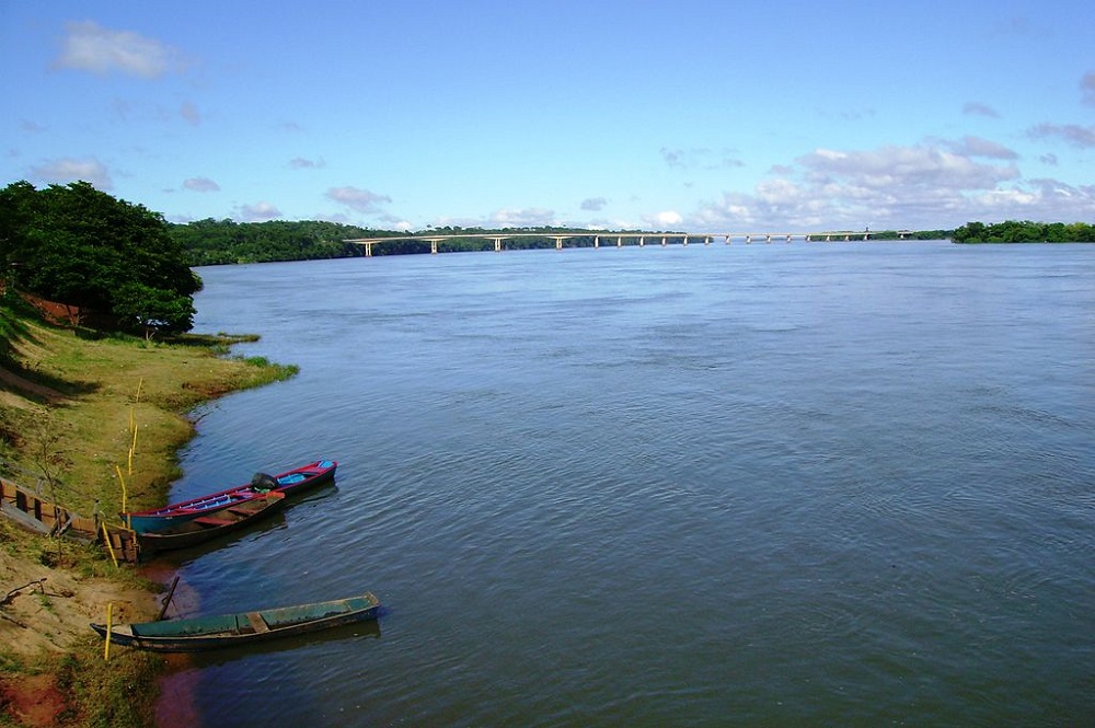 Além da Cidade Maravilhosa, "007: Contra o Foguete da Morte" também passou pelo Rio Paraná (foto), em Mariana, cidade de Minas Gerais, e pela Floresta Amazônica.-Wikimedia Commons Felomena Sandri

