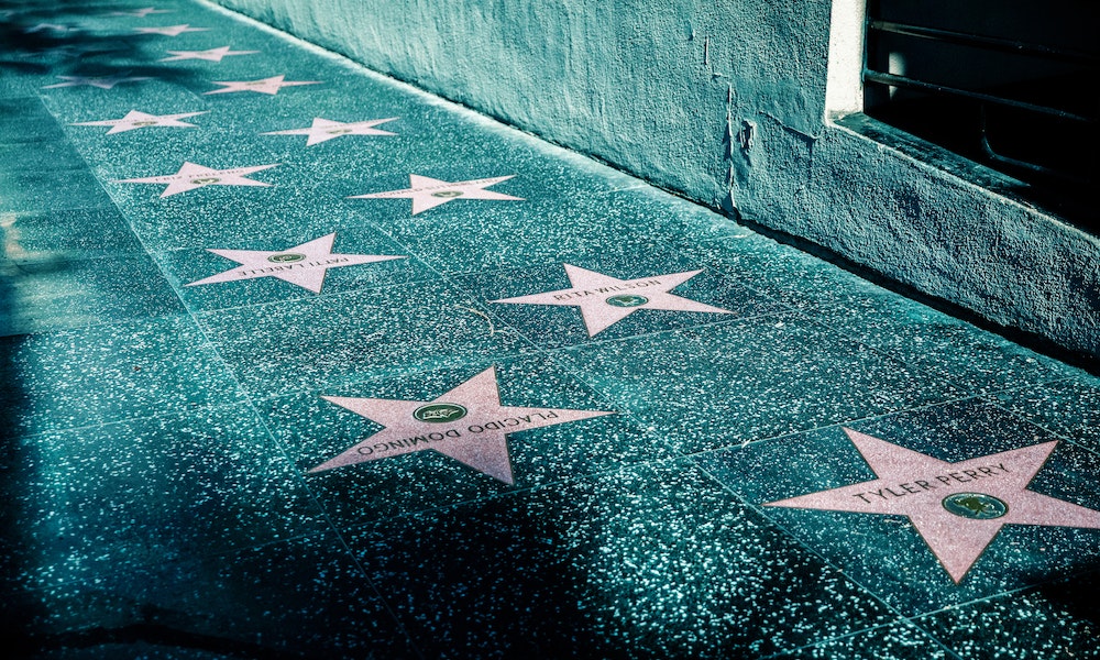 A fama de Howard Jr. em Hollywood decolou depois do sucesso de “Hell’s Angels” e ele chegou a se relacionar com grandes estrelas do cinema da época.