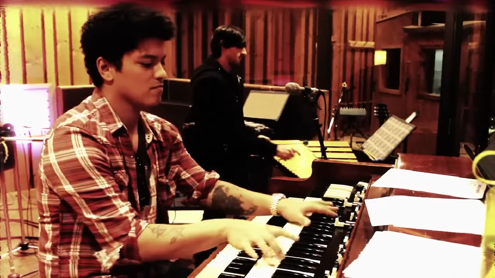 O segundo álbum de estúdio de Bruno Mars, intitulado “Unorthodox Jukebox”,  foi lançado no fim de 2012. O disco resgatou boa parte das influências do músico, como o estilo pop de Michael Jackson, o soul e até o reggae dos anos 80.
