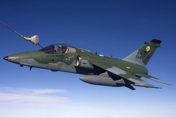 Força Aérea Brasileira equipa caças com mísseis para segurança de líderes internacionais no Rio