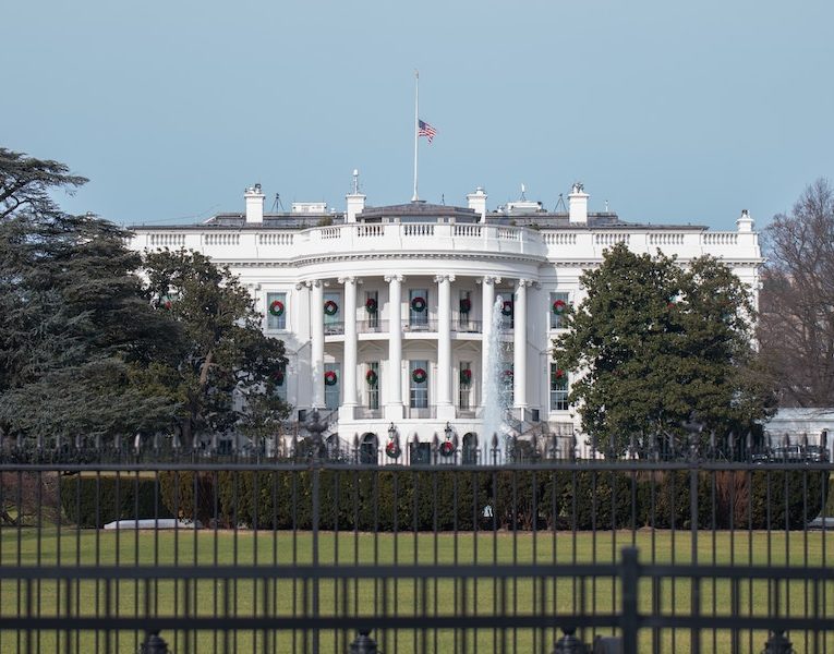 O governo americano determinou que autoridades da Força Aérea comprovassem que não havia sido algum ataque soviético, pois os dois países se encontravam no período da Guerra Fria. 