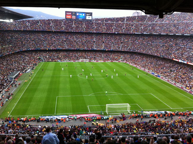 Camp Nou - Inaugurado em 1957, o Camp Nou é o estádio do FC Barcelona e o maior estádio de futebol da Europa. Além de jogos, o estádio abriga um museu dedicado à história do clube, um dos mais importantes do futebol mundial.
