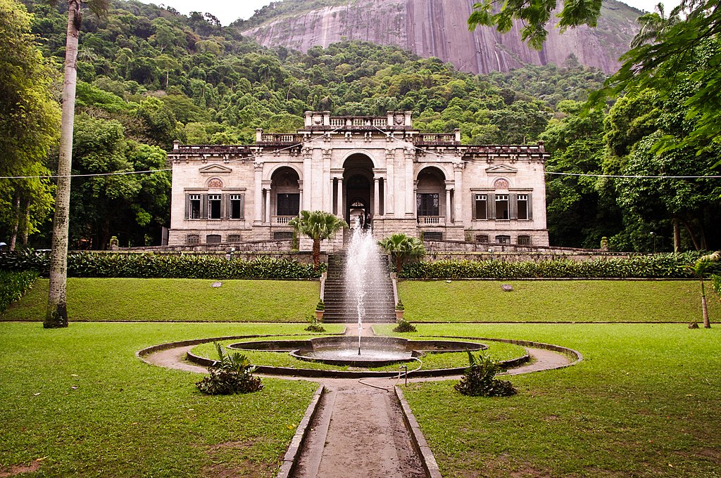 As gravações passaram pelo município de Mangaratiba (RJ), além de duas locações na cidade do Rio de Janeiro: o Parque Lage (foto) e a Baía de Guanabara.-Wikimedia Commons Pedro Botton