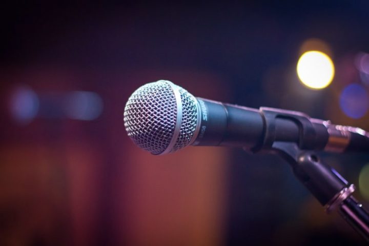 Ele notou que essas músicas têm letras que falam sobre festas ou coisas românticas. “As características que tornam uma música feliz são pessoais e dependem do contexto social e de associações individuais”, enfatizou o cientista. -Imagem de NikolayF.com por Pixabay