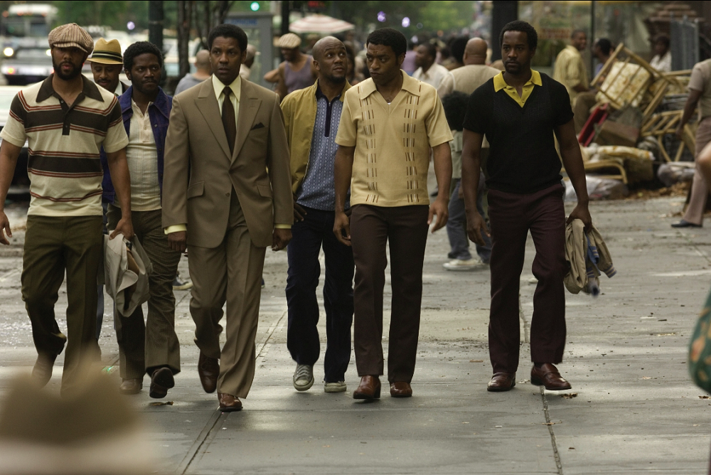 Apesar de Frank Lucas ter dito que estava satisfeito com o filme, seu advogado de defesa não gostou nada de terem mudado alguns rumos da história do mafioso.
