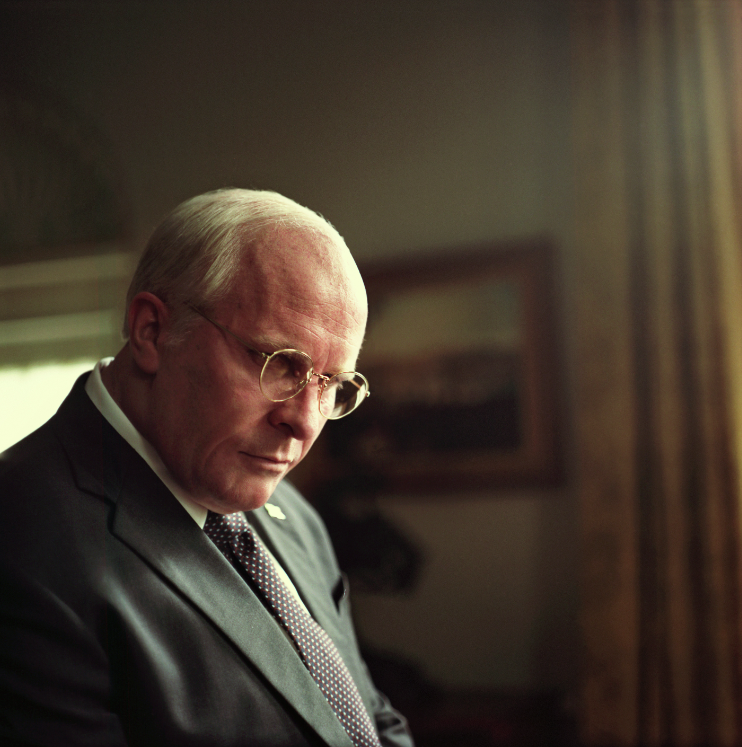Christian Bale também passou por mudanças radicais para ficar parecido com o ex-vice-presidente dos EUA, Dick Cheney no filme "Vice", de 2018.