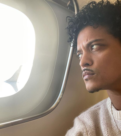 Mars é conhecido por manter sua vida pessoal longe dos holofotes. Ele viveu um relacionamento de mais de dez anos com a atriz Jessica Caban, com quem começou a se envolver em 2012. Rumores indicam que a relação chegou ao fim em 2023.