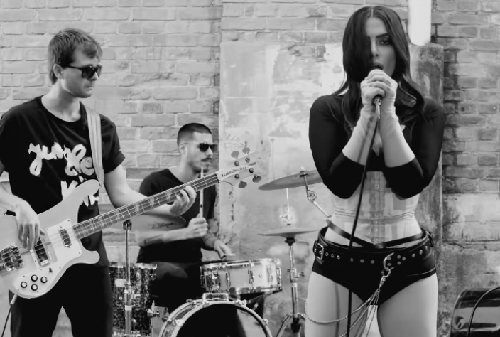Talentos musicais: Atores e atrizes que também mandam bem cantando ou tocando!