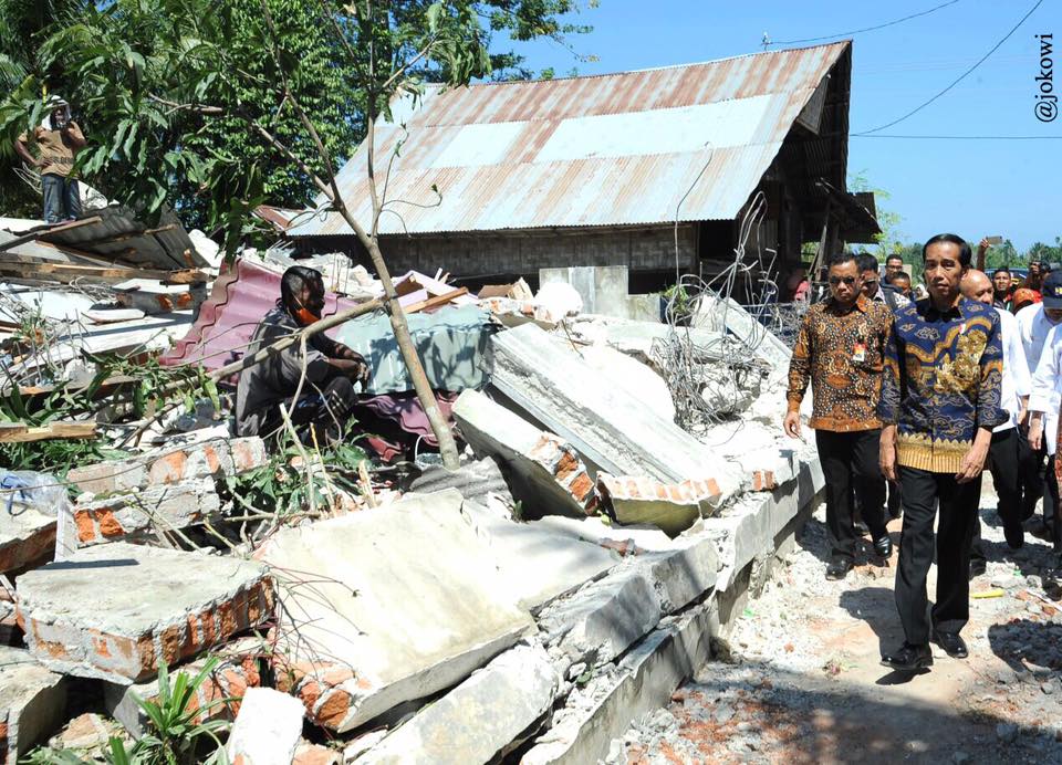 Mas, quando ocorrem terremotos mais impactantes, a tragédia é certa, com desmoronamentos que destroem tudo e , além de prejuízos materiais, causam perdas humanas. 