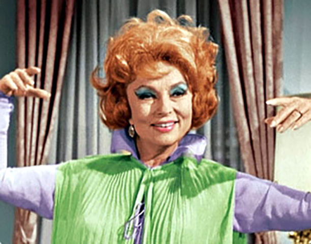 Você já ouviu falar em Agnes Moorehead? Dona de uma combinação de talento e dedicação, a atriz fez muito sucesso no rádio, no teatro, no cinema e na televisão. Ao longo de mais de 30 anos de carreira, ela atuou em mais de setenta filmes, entre eles “Cidadão Kane” e “Com a Maldade na Alma”, além de dezenas de programas de televisão. Apesar da trajetória extensa e premiada, Agnes ficou marcada, principalmente, pelo seu trabalho na série “A Feiticeira”. -  (crédito: Divulgação)