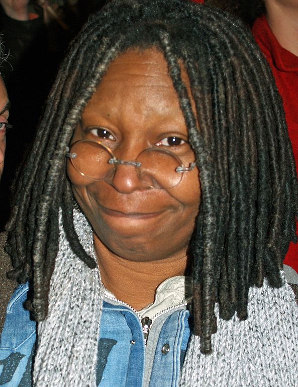 WHOOPI GOLDBERG - Atriz, comediante, cantora, dubladora, apresentadora e ativista americana, nascida em Nova York em 13/11/1955-Wikimedia Commons David Shankbone